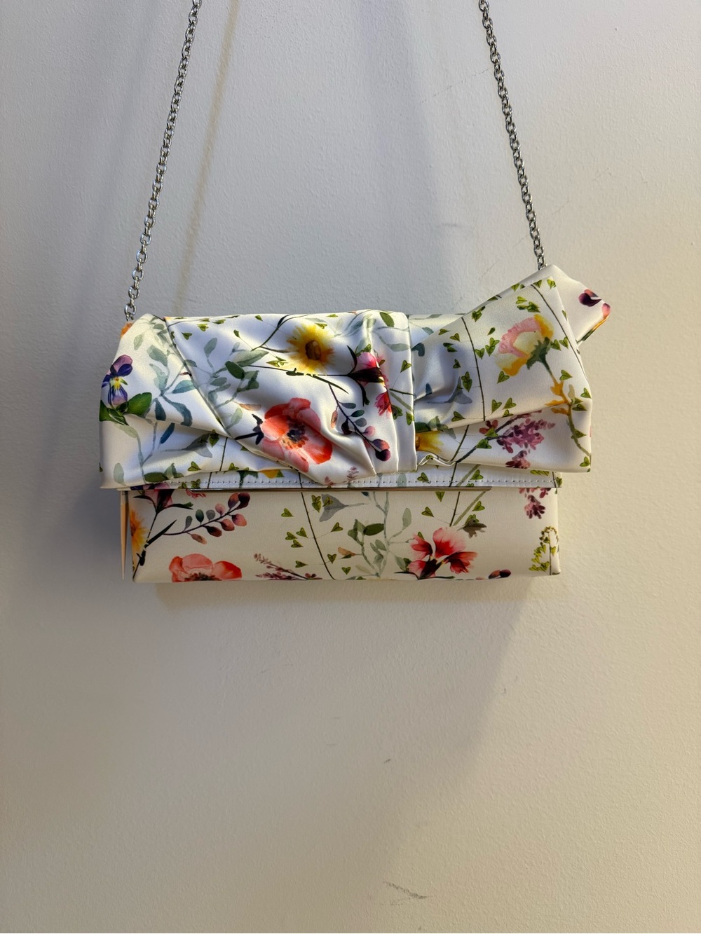 NWT Jewel by Badgley Mischka Signature Bow Envelope Clutch in Floral Pattern - Picture 9 of 11